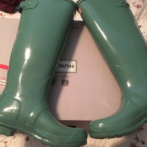 Hunter adjustable shiny wide calf boots NWB